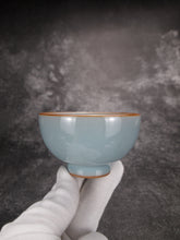 Load image into Gallery viewer, 100ml Azure Ruyao PinmingTeacup 汝窑天青品茗杯
