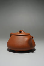 Load image into Gallery viewer, Zhuni Little Shipiao Yixing Teapot 朱泥平盖石瓢 100ml
