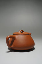 Load image into Gallery viewer, Zhuni Little Shipiao Yixing Teapot 朱泥平盖石瓢 100ml
