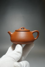 Load image into Gallery viewer, Zhuni Little Shipiao Yixing Teapot 朱泥平盖石瓢 100ml
