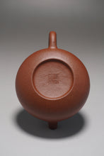 Load image into Gallery viewer, Fully Handmade Dicaoqing Rongtian Yixing Teapot by Yang Yinchao 全手工杨寅超底槽清容天 100ml
