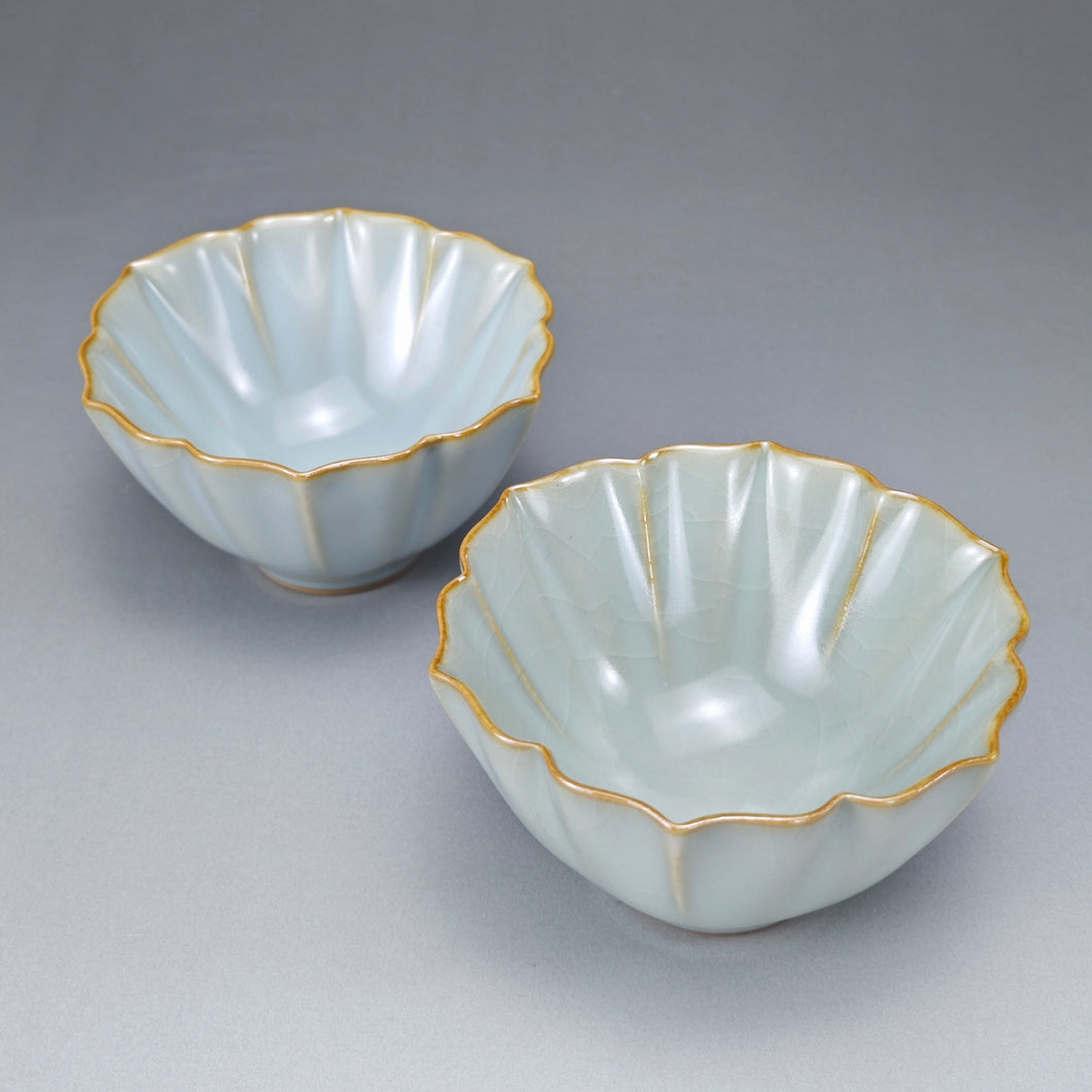 Pair of Matching 100ml Flower Azure Ruyao Teacups 天青汝窑荷叶边对杯