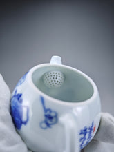 Load image into Gallery viewer, 100ml Fully Handmade Qinghua Jingdezhen Fine Porcelain Teapot by KuangShi 耕隐艺品匡石手绘龙蛋壶
