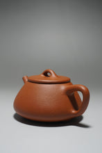 Load image into Gallery viewer, Zhuni Little Shipiao Yixing Teapot 朱泥平盖石瓢 100ml
