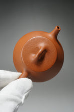 Load image into Gallery viewer, Zhuni Little Shipiao Yixing Teapot 朱泥平盖石瓢 100ml
