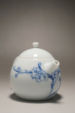 Load image into Gallery viewer, Qinghua Teapot Jingdezhen Fine Porcelain Teapot by KuangShi 耕隐艺品匡石手绘龙蛋壶 100ml
