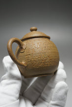 Load image into Gallery viewer, Fully Handmade duanni Julunzhu Teapot with carving by Dasheng 全手工大生段泥刻绘巨轮珠 100ml
