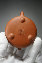 Load image into Gallery viewer, Zhuni Little Shipiao Yixing Teapot 朱泥平盖石瓢 100ml
