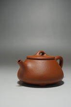Load image into Gallery viewer, Zhuni Little Shipiao Yixing Teapot 朱泥平盖石瓢 100ml
