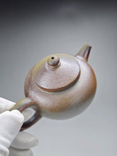 Load image into Gallery viewer, Wood Fired Jiangponi Julun Yixing Teapot 柴烧降坡泥巨轮珠 105ml
