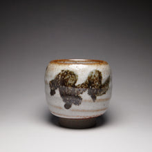 Load image into Gallery viewer, Shino Glazed Stoneware Teacup no.2 手工陶艺志野杯 105ml
