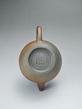 Load image into Gallery viewer, Wood Fired Jiangponi Julun Yixing Teapot 柴烧降坡泥巨轮珠 105ml
