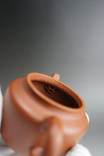 Load image into Gallery viewer, Zhuni Dahongpao Dezhong Yixing Teapot 朱泥大红袍德钟 110ml
