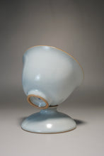 Load image into Gallery viewer, Medium Moon White Ruyao Gaiwan 月白汝窑盖碗
