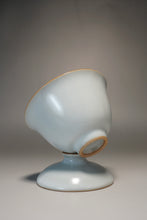 Load image into Gallery viewer, Medium Moon White Ruyao Gaiwan 月白汝窑盖碗
