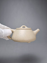 Load image into Gallery viewer, Baiyuduan Little Shipiao Yixing Teapot 白玉段小石瓢 110ml
