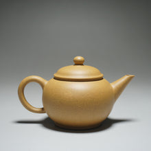 Load image into Gallery viewer, Huangjin Duan Little Shuiping Yixing Teapot 黄金段小水平 90ml
