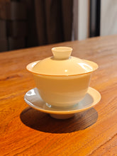 Load image into Gallery viewer, 110ml Classic Jingdezhen Porcelain Gaiwan with Brown Rim 甜白小福圆盖碗
