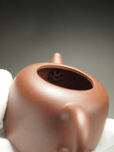 Load image into Gallery viewer, Dicaoqing Baina Yixing Teapot 底槽清百纳 110ml
