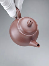 Load image into Gallery viewer, Lao Zini Bale Shuiping Yixing Teapot 老紫泥芭乐水平 110ml
