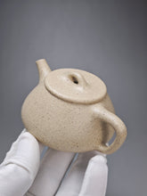 Load image into Gallery viewer, Baiyuduan Little Shipiao Yixing Teapot 白玉段小石瓢 110ml
