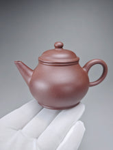 Load image into Gallery viewer, Lao Zini Bale Shuiping Yixing Teapot 老紫泥芭乐水平 110ml
