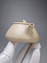 Load image into Gallery viewer, Baiyuduan Little Shipiao Yixing Teapot 白玉段小石瓢 110ml
