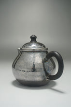 Load image into Gallery viewer, 999 Pure Silver Handmade Pear Teapot 全手工纯银999梨形壶 110ml
