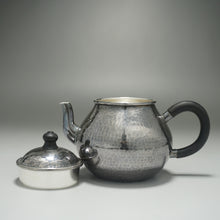 Load image into Gallery viewer, 999 Pure Silver Handmade Pear Teapot 全手工纯银999梨形壶 110ml

