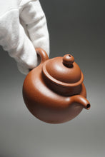 Load image into Gallery viewer, Fully Handmade Dicaoqing Little Duoqiu Yixing Teapot by Yang Yinchao 全手工杨寅超底槽清小掇球 110ml
