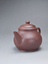 Load image into Gallery viewer, Lao Zini Bale Shuiping Yixing Teapot 老紫泥芭乐水平 110ml
