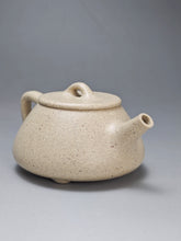 Load image into Gallery viewer, Baiyuduan Little Shipiao Yixing Teapot 白玉段小石瓢 110ml
