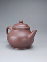 Load image into Gallery viewer, Lao Zini Bale Shuiping Yixing Teapot 老紫泥芭乐水平 110ml
