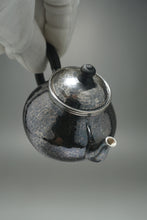 Load image into Gallery viewer, 999 Pure Silver Handmade Pear Teapot 全手工纯银999梨形壶 110ml
