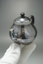 Load image into Gallery viewer, 999 Pure Silver Handmade Pear Teapot 全手工纯银999梨形壶 110ml
