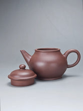 Load image into Gallery viewer, Lao Zini Bale Shuiping Yixing Teapot 老紫泥芭乐水平 110ml
