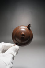 Load image into Gallery viewer, 115ml Classic Round Nixing Teapot by Li Wenxin李文新坭兴扁壶

