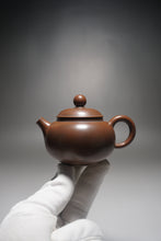 Load image into Gallery viewer, 115ml Classic Round Nixing Teapot by Li Wenxin李文新坭兴扁壶
