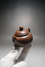 Load image into Gallery viewer, 115ml Classic Round Nixing Teapot by Li Wenxin李文新坭兴扁壶

