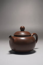 Load image into Gallery viewer, 115ml Classic Round Nixing Teapot by Li Wenxin李文新坭兴扁壶
