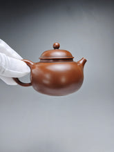 Load image into Gallery viewer, 115ml Classic Round Nixing Teapot by Meng Shaotian 蒙绍田扁壶
