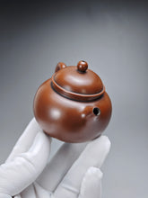 Load image into Gallery viewer, 115ml Classic Round Nixing Teapot by Meng Shaotian 蒙绍田扁壶
