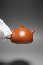 Load image into Gallery viewer, Fully Handmade Zhuni Mantou Teapot by Yu Bo 全手工余波朱泥馒头 115ml
