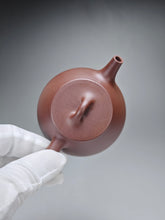 Load image into Gallery viewer, Lao Zini Pinggai Shipiao Yixing Teapot 老紫泥平盖石瓢 115ml
