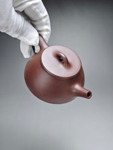 Load image into Gallery viewer, Lao Zini Pinggai Shipiao Yixing Teapot 老紫泥平盖石瓢 115ml
