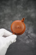 Load image into Gallery viewer, Zhuni Dahongpao Pinggai Lianzi Yixing Teapot 朱泥大红袍平盖莲子 115ml
