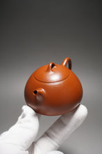 Load image into Gallery viewer, Fully Handmade Zhuni Mantou Teapot by Yu Bo 全手工余波朱泥馒头 115ml
