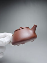 Load image into Gallery viewer, Lao Zini Pinggai Shipiao Yixing Teapot 老紫泥平盖石瓢 115ml
