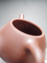 Load image into Gallery viewer, Lao Zini Pinggai Shipiao Yixing Teapot 老紫泥平盖石瓢 115ml
