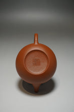 Load image into Gallery viewer, Zhuni Pear Yixing Teapot 朱泥梨形壶 115ml
